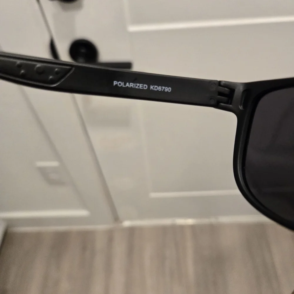 Unisex Unbranded Black Polarized Sunglasses Kd6790 Designed In Italy